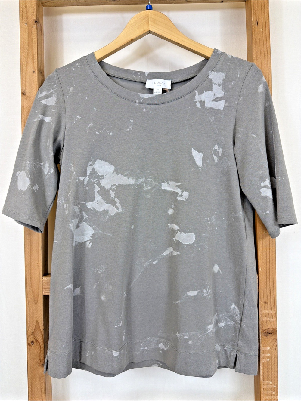 NWT Luukaa Gray Round Neck Distressed Pattern Short Sleeve T-Shirt #1407 Size SM